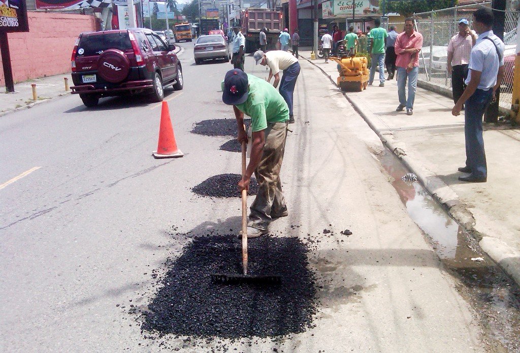 Ayuntamiento de Moca, trabaja en acondicionamiento de vías del centro y contornos de la ciudad